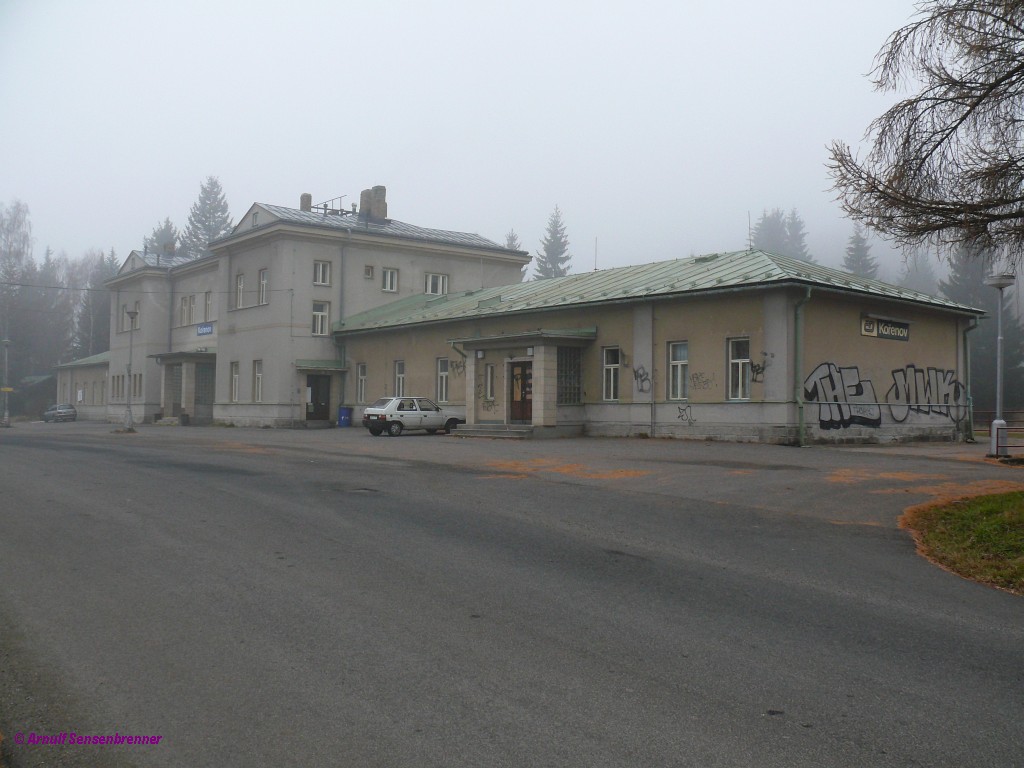 2011-11-20 042 Korenov (Grnthal=Polaun) Bahnhof  (ehemals Endpunkt der elektrischen schlesischen Zackenbahn)