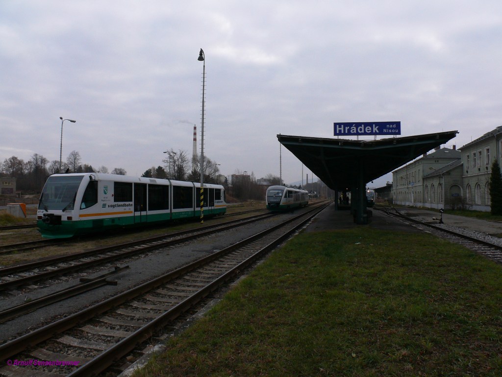 2011-11-20 344 Hradek-nad-Nisou(Grottau) Bahnhof VBG-VT47 +VBG-VT05 +VBG-VT07