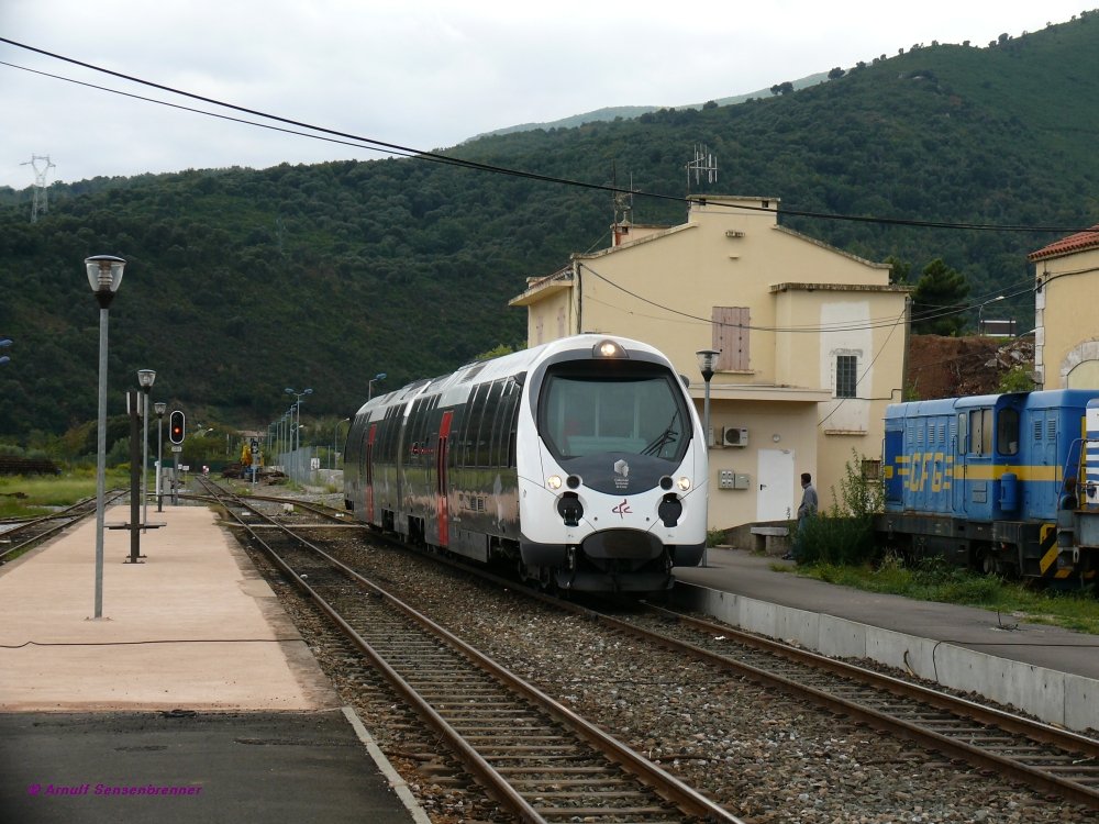 CFC-807+808 (AMG800) Abfahrbereit nach Bastia.
CFC (Chemin de Fer de la Corse - korsische Eisenbahn)
2009-10-19 Casamozza
