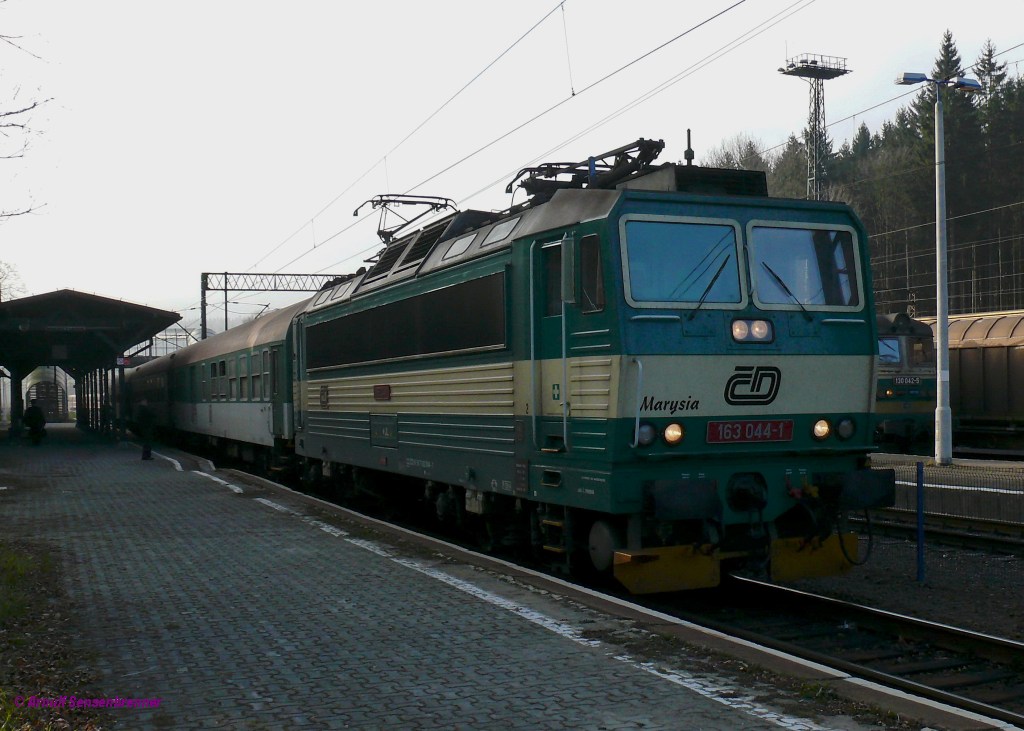Miedzylesie-Polen (Mittelwalde) CD-163 044 mit Zug Pardubice-Usti nad Orlici-Miedzylesie(PL)-Klodzko, der als R69320 in Polen weiterfhrt. 2011-11-18