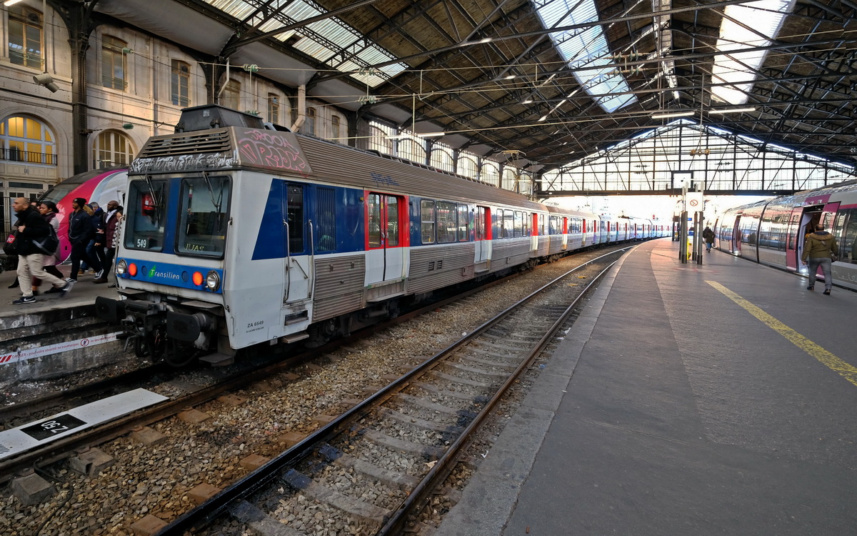 2020-02-25  Paris-Saint-Lazare SNCF-Z6549+6550+Z6540+6539 (Z6400 Carel-Fouché+Alsthom1979) 