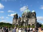Der Berliner Dom (eigentlich Oberpfarr- und Domkirche zu Berlin) liegt  direkt am Lustgarten auf der Museumsinsel.