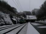 Winter in den Vogesen. SNCF BB37060 fhrt aus dem Arzviller-Tunnel mit einem Gterzug nach Westen.

10.01.2010 Arzviller