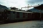 SBB Re4/4I-10026 (erbaut von SLM 1948, ausgemustert 1998) mit abfahrbereitem Schnellzug ins Rhonetal.

25.09.1981
