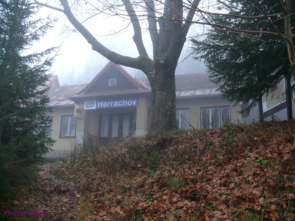 2011-11-20 011 Harrachov Bahnhof (ehemals Strickerhuser = Deutschland Schlesien)