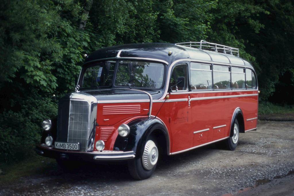 Am Bahnhof in Bad Bentheim traf ich am 31.05.1995 diesen Mercedes Oldtimer
des Typ 3500 an. 