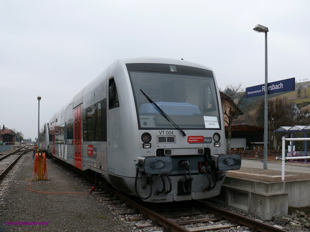 Die beiden Leih-RS1 der Mitteldeutsche-Regiobahn VT008 +VT004 am Endpunkt der SWEG-Harmersbachtalbahn in Oberharmersbach-Riersbach 04.03.2012