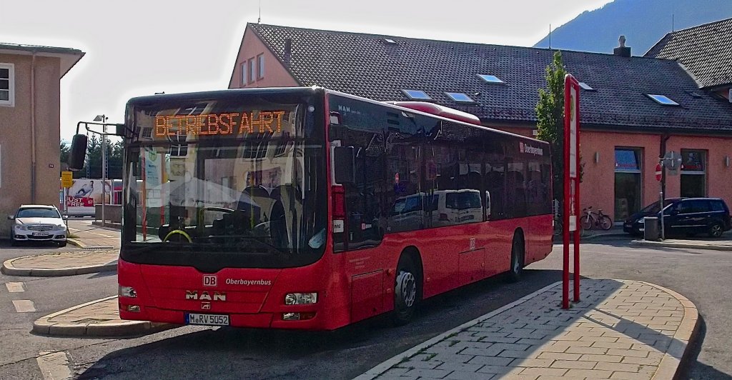 Dieser MAN Lion's City � von Oberbayernbus stand am 16.7.2013 am Bahnhof in Garmisch-Partenkirchen.