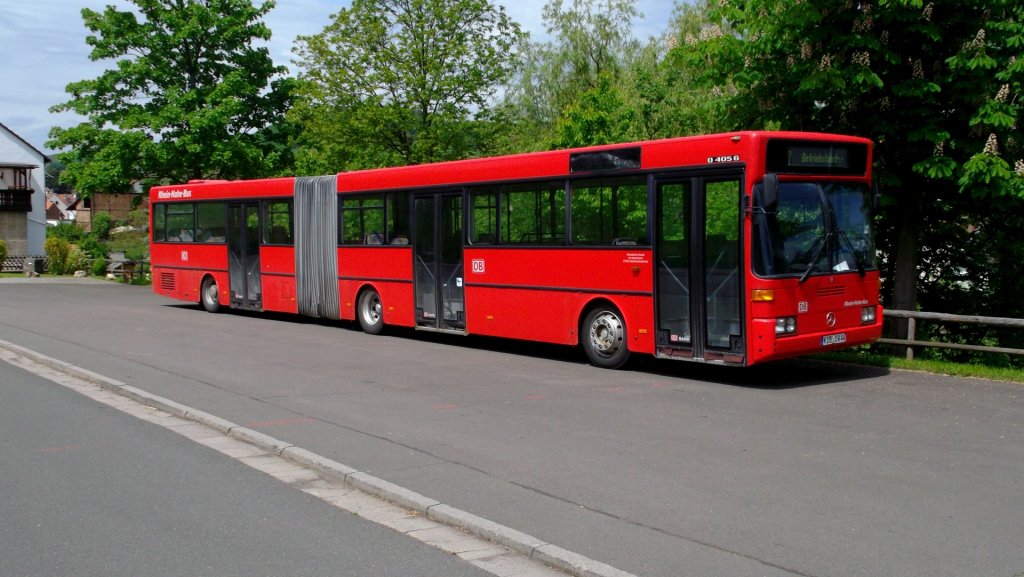 Dieser Mercedes-Benz O 405 G von Wolff Reisen aus Kirchheim-Bolanden war am 18.5.12 in Ramsen (Pfalz) auf einem Parkplatz abgestellt. Werktags ist er im Auftrag von Rhein-Nahe-Bus (ORN) im Sch�lerverkehr auf der Linie 902 unterwegs.