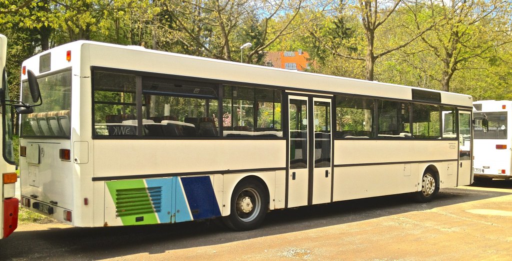 Dieser Mercedes-Benz O 407 von Busverkehr Imfeld aus Landstuhl stand w�hrend des 2. Bundesligaspiels 1.FCK gegen FSV Frankfurt am 5.5.2012 auf einem Park-and-Ride-Parkplatz und wartete auf das Ende des Spiels.