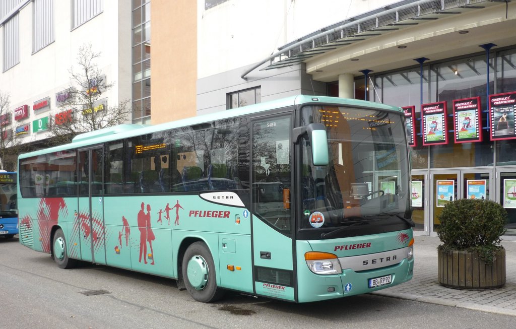 Ein Setra S 415 UL, der Fa. Pflieger aus B�blingen am ZOB in Sindelfingen