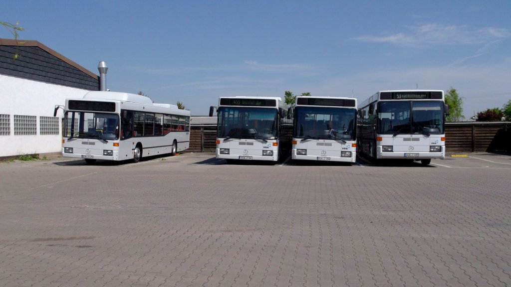 Ein Teil der Busflotte von Busverkehr Zipper GmbH, bestehend aus zwei Mercedes-Benz O 405 N�, einem O 405 N CNG mit Erdgasantrieb und einem O 407, stand am 18.5.12 auf dem BVZ Betriebshof in Gr�nstadt.
