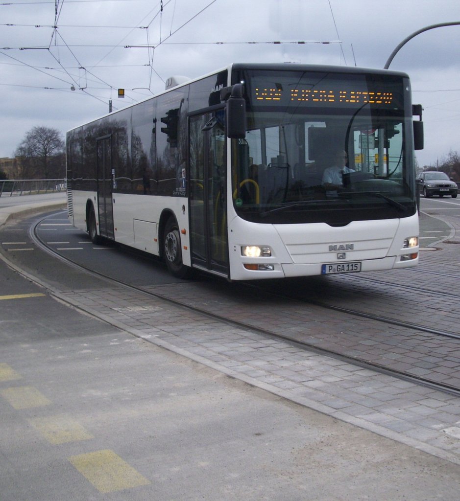 Ein wei�er MAN Lion's City in Potsdam.