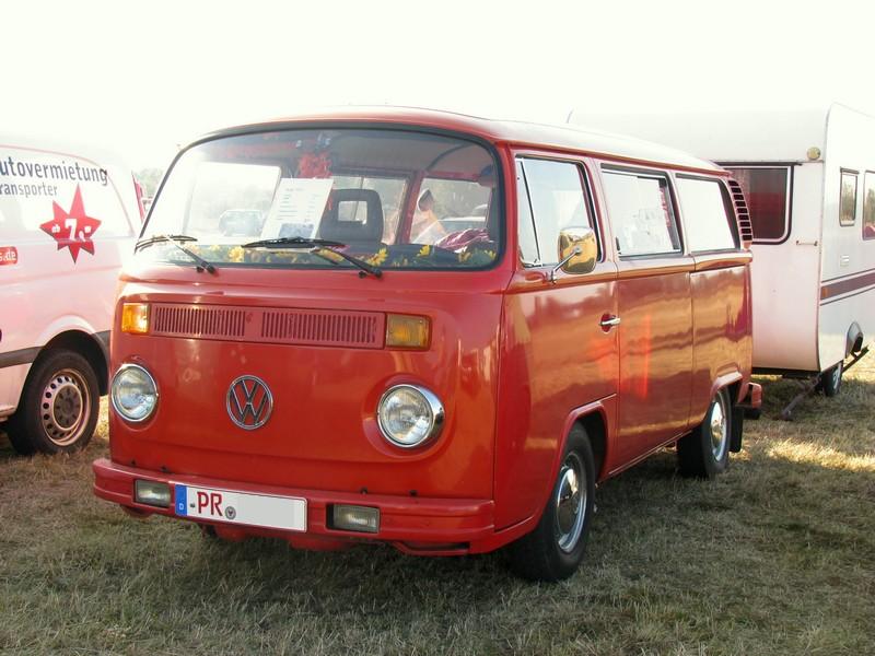 Kleinbus VW T 2 aus dem Landkreis Prignitz (PR) fotografiert beim 6. gro�e TATRA-Treffen Seehausen/Altmark [20.09.2009]
