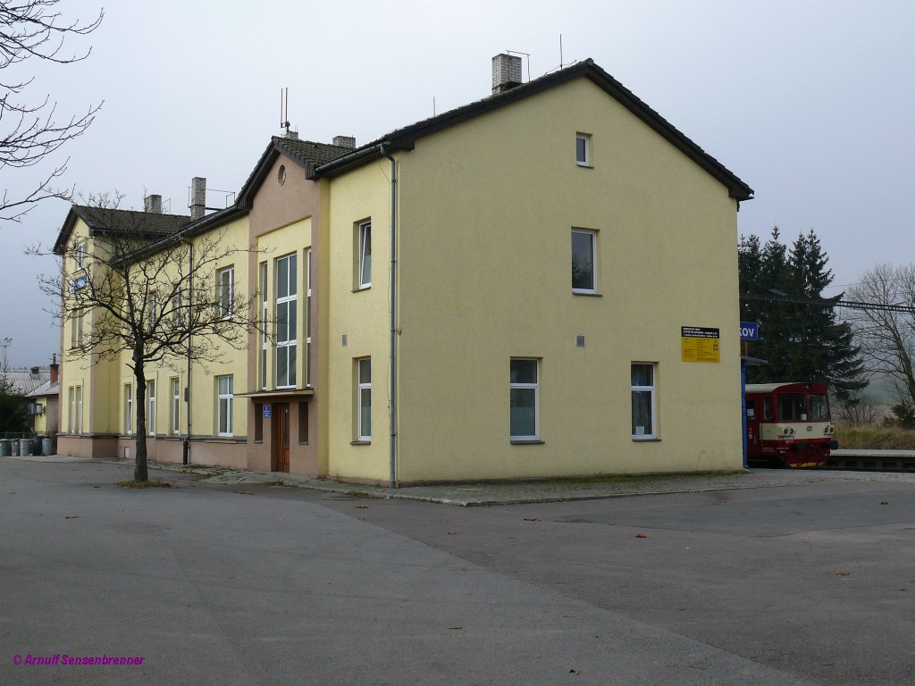 Lichkov Bahnhof , hinten CD-810 157; 2011-11-18
