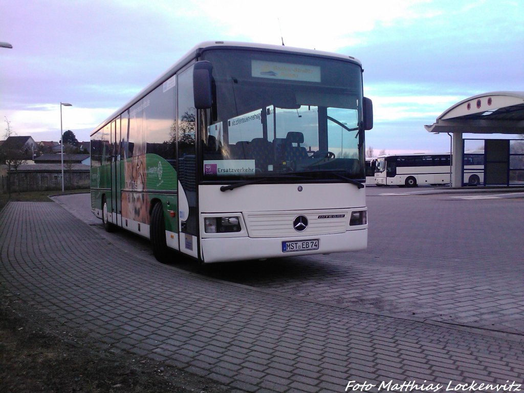 MB Bus von Becker-Strelitz als SEV aufm Busbahnhof in Bergen auf R�gen am 15.4.13 