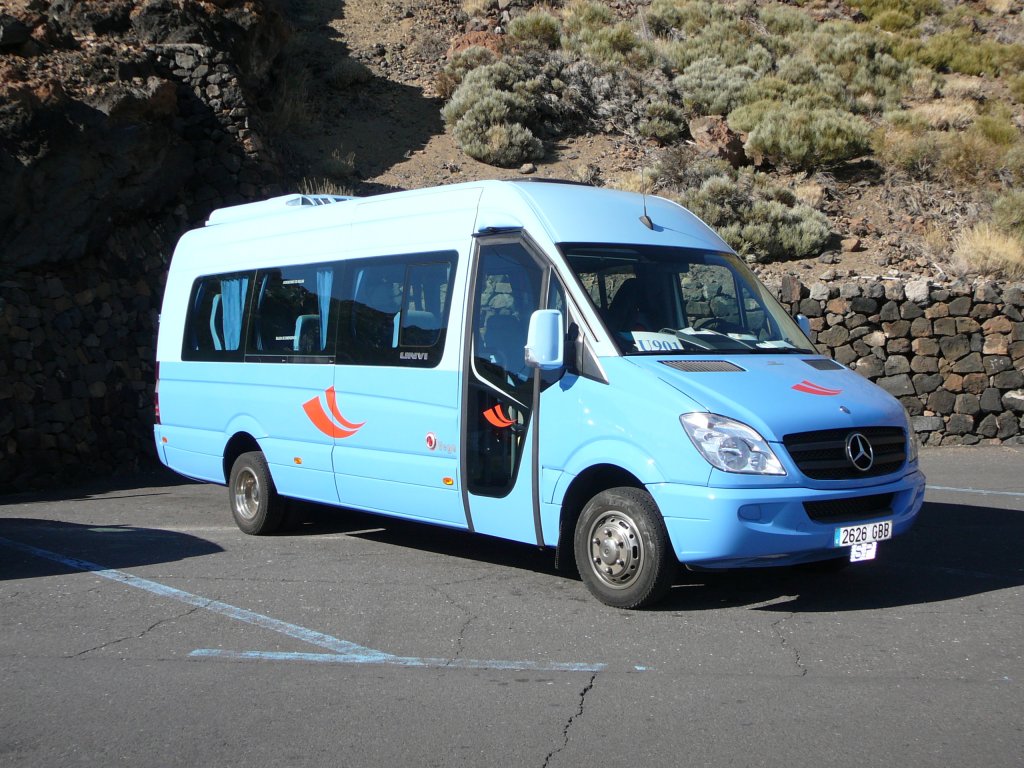 MB Sprinter wartet an der Talstation zur Teidebahn/Teneriffa auf seine Fahrg�ste