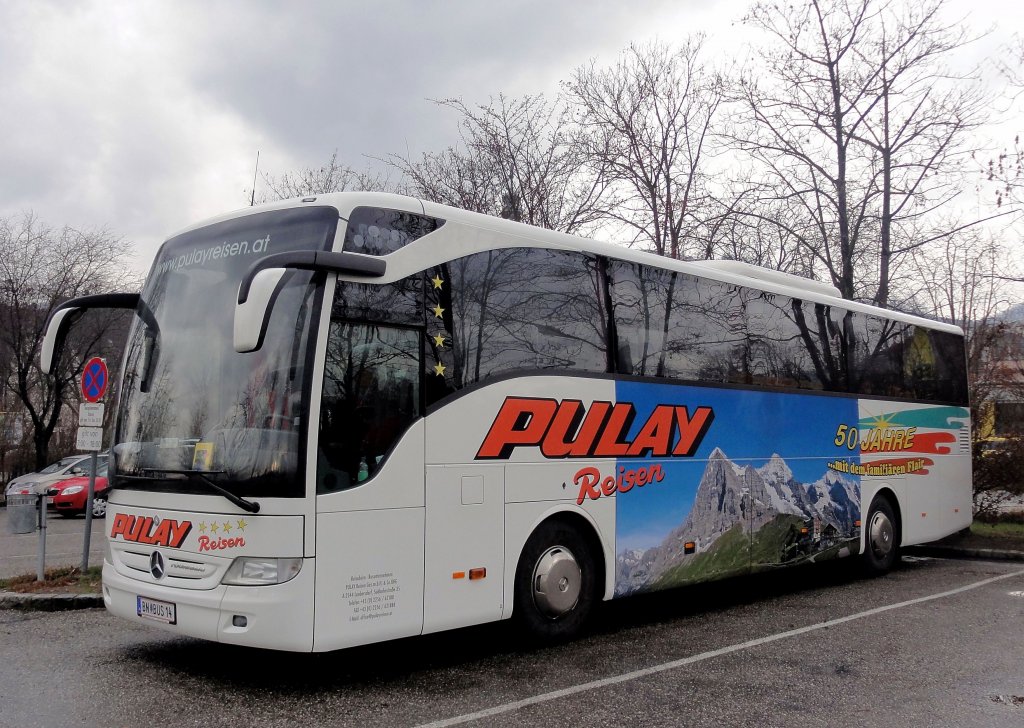 MERCEDES BENZ TOURISMO von PULAY Reisen aus Nieder�sterreich am 16.12.2012 in Krems an der Donau.