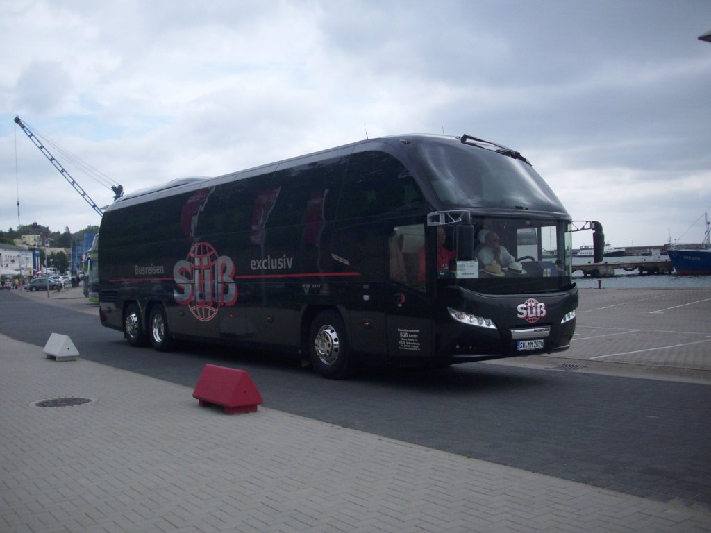 Neoplan Cityliner von S�� aus Deutschland im Stadthafen Sassnitz. 

