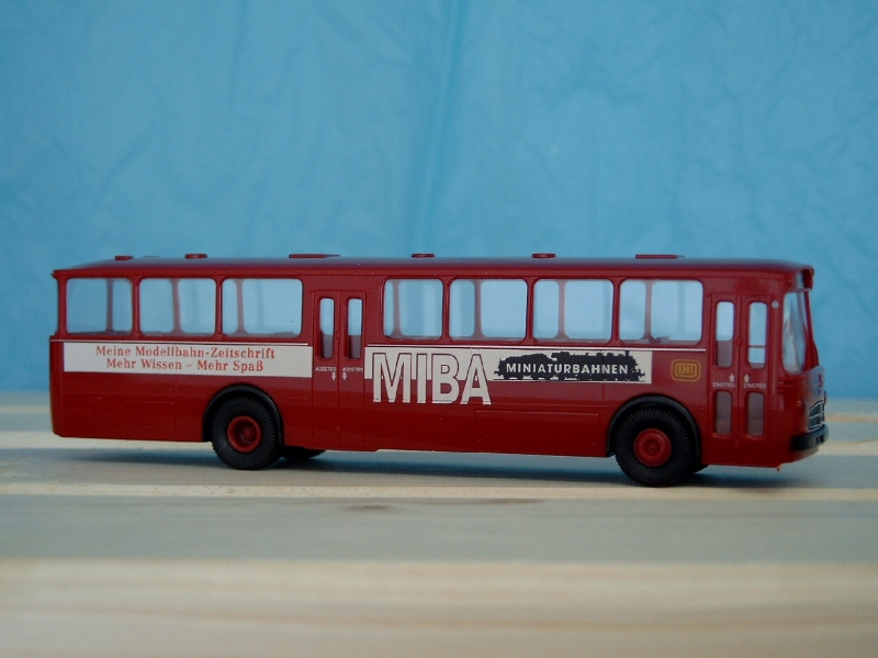 Omnibus MB O 317 K der DEUTSCHEN BUNDESBAHN; mit Werbung f�r die Zeitschrift „MIBA“, Epoche IV [Modell: BREKINA ...]