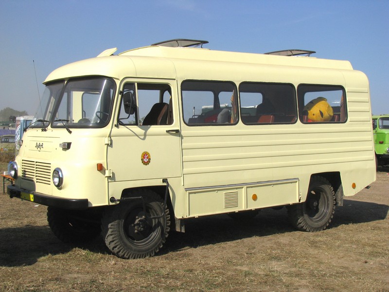 Omnibus ROBUR LD 3001 der ehem. Gesellschaft f�r Sport und Technik [GST] aus dem Bezirk Potsdam beim 6. gro�e TATRA-Treffen Seehausen/Altmark [20.09.2009]
