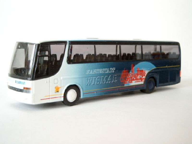 Reiseomnibus Setra S 315 HD der Entsorgungs- und Verkehrsbetriebe Wismar (EVB); mit Werbung f�r die HANSESTADT WISMAR, Epoche V [Modell: RIETZE 64131]