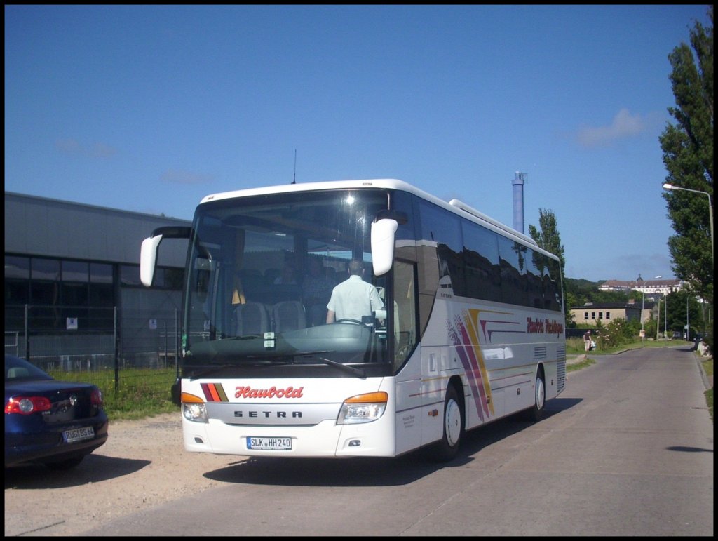 Setra 415 GT-HD von Haubold-Hecklingen aus Deutschland im Stadthafen Sassnitz.

