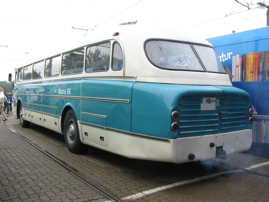 Stadtlinienbus Ikarus 66 aus Neubrandenburg (NB) anl��lich 130 Jahre Strba in Rostock [27.08.2011]