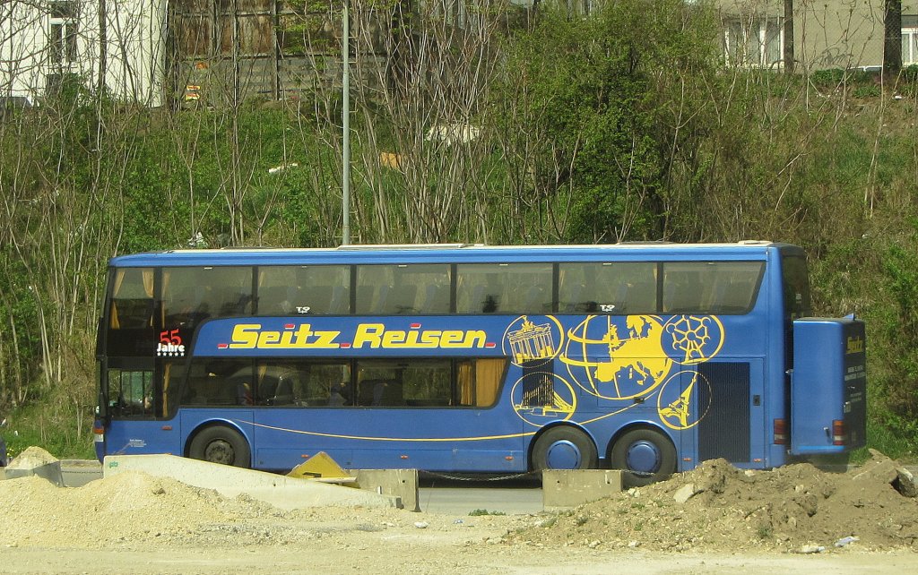 Van Hool T9 am Betriebsgel�nde Wien Westbahnhof am 5.4.2012.