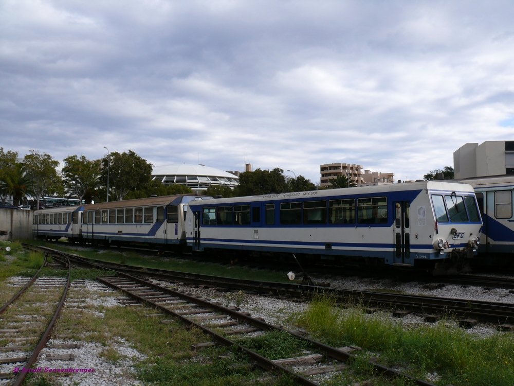X2002+XR9702+XR9704  (Hersteller:CFD1975+1989+1992)
CFC (Chemin de Fer de la Corse - korsische Eisenbahn)
2009-10-19 Bastia
