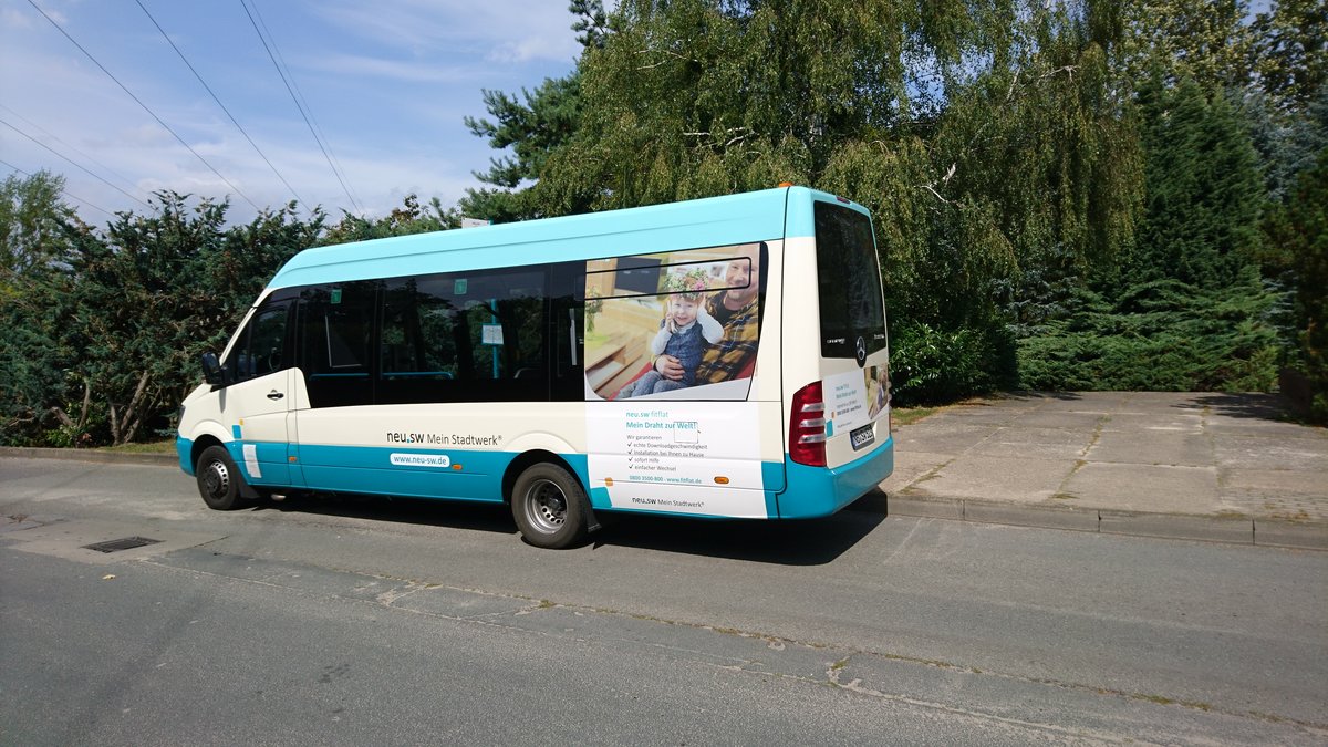 .... dieser Sprinter hat ein Traffic Board f�r das Fit Flat ein Produkt der Stadtwerke erhalten wo man sich Internet,Telefon und Fernsehen erhalten kann 