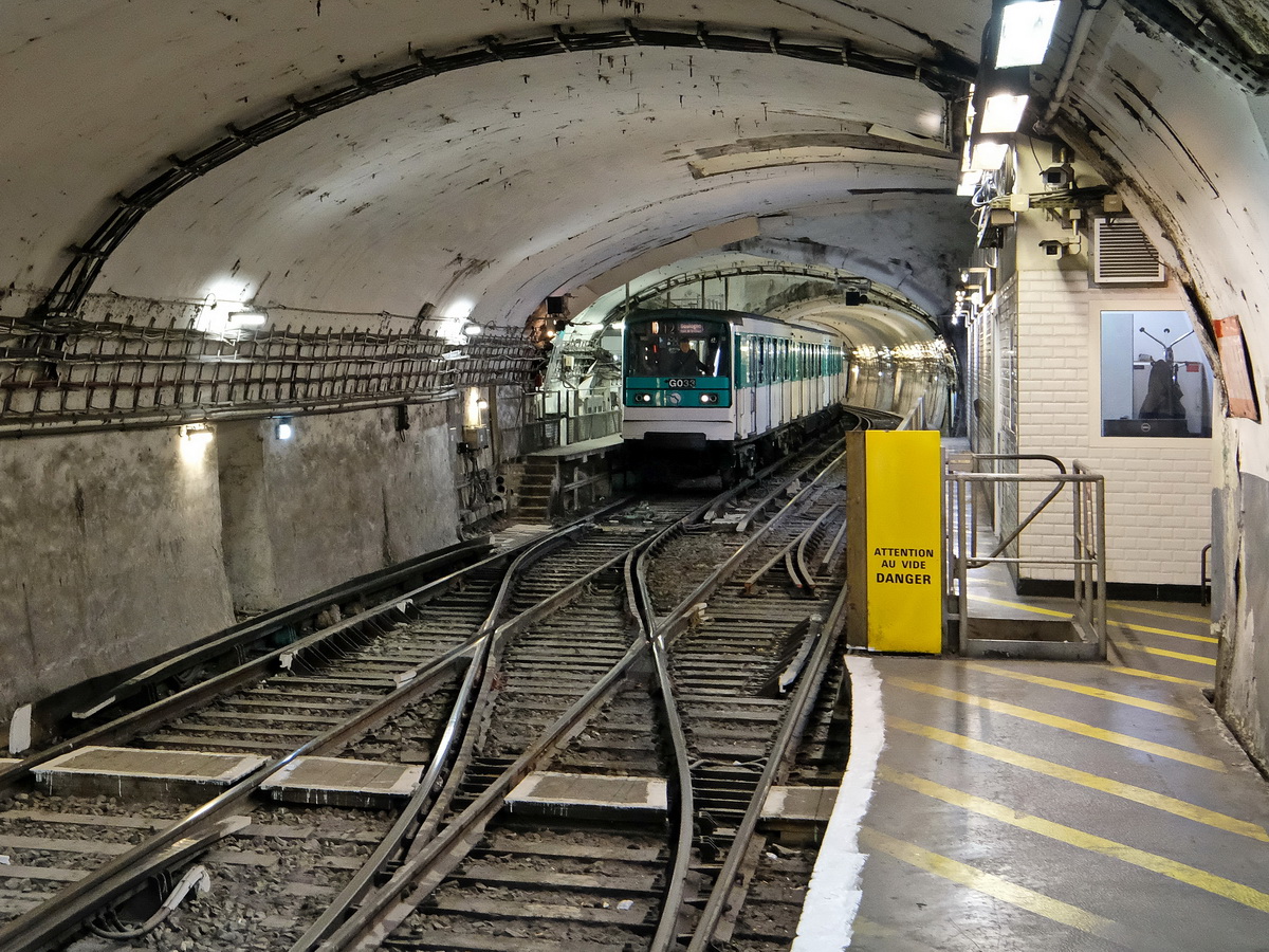 2020-02-22 221c Paris-Gare-d’Austerlitz Métro RATP-G033 (MF67 S9068+N+NA12033+N11067+S9113) Ligne-M10=Boulogne-Pont-de-Saint-Cloud