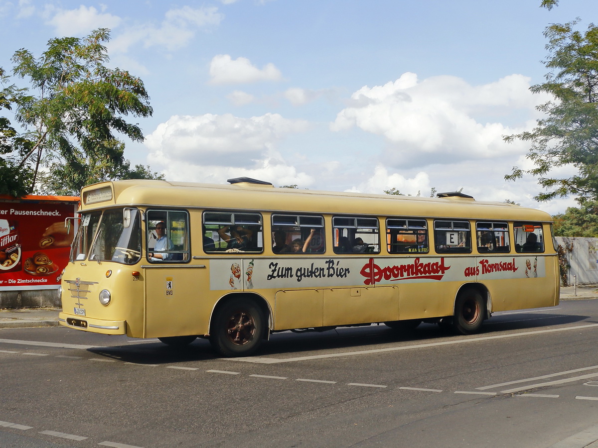 Ankunft Wagen 237, ein Büssing E2U 62S (Präsident 14R) erreicht die Haltestelle Monumentenstr. am 08. September 2019