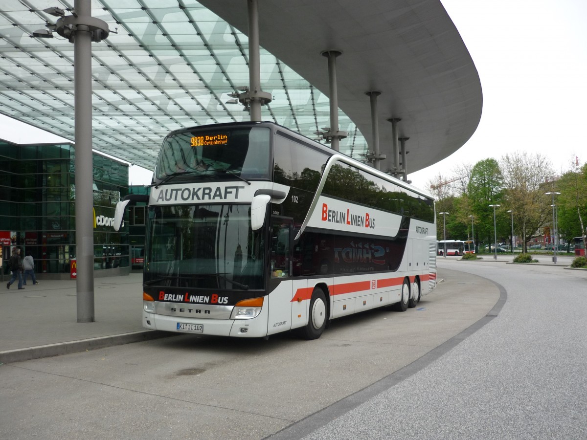 Autokraft-Berlinenbus in Hamburg ZOB f�hrt gleich nach Berlin.