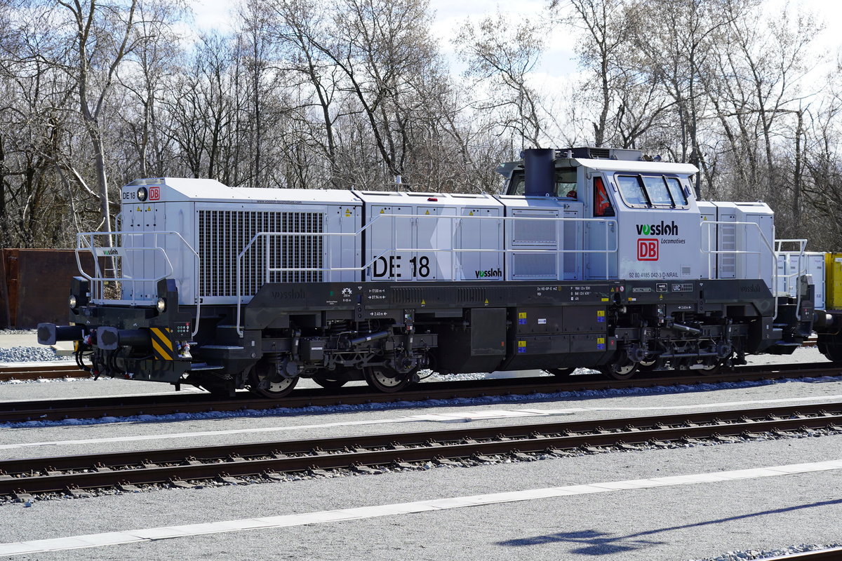 DB-Cargo Northrail-92 80 4185 042-3 D-NRAIL (DE18 Vossloh2020FNr5502440).

2021-03-19 022ak Sande
