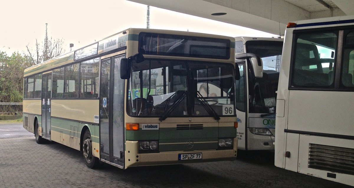 Diesen Mercedes-Benz O 405 habe ich am 22.03.2014 am Hauptbahnhof Ludwigshafen aufgenommen. Er geh�rt dem Busunternehmen Viabus.