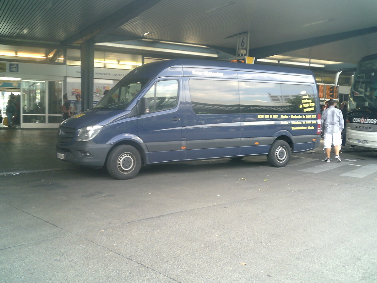 Dieser Bus ist mal als  Fernbus  zwischen Berlin und K�ln - bzw Berlin und Freiburg gefahren. (hier am ZOB Berlin)