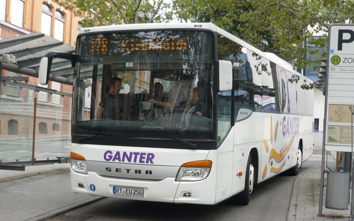 Ein Setra S 415 UL der Fa. Ganter am ZOB in G�ppingen.