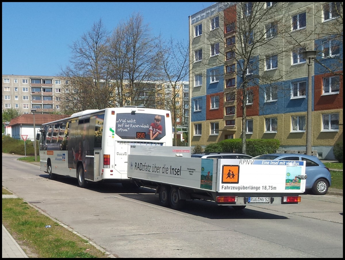 Einen Monat zu fr�h ist der Volvo mit H�nger unterwegs, warum wei� ich nicht. Volvo 8700 mit Fahrradanh�nger der RPNV in Sassnitz.