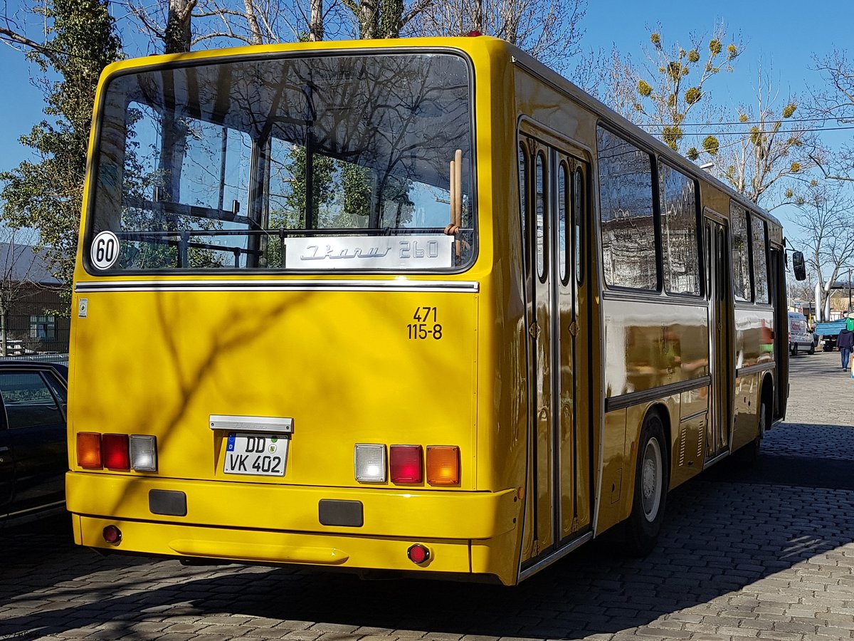Ikarus 260 der Dresdner Verkehrsbetriebe in Dresden. 
