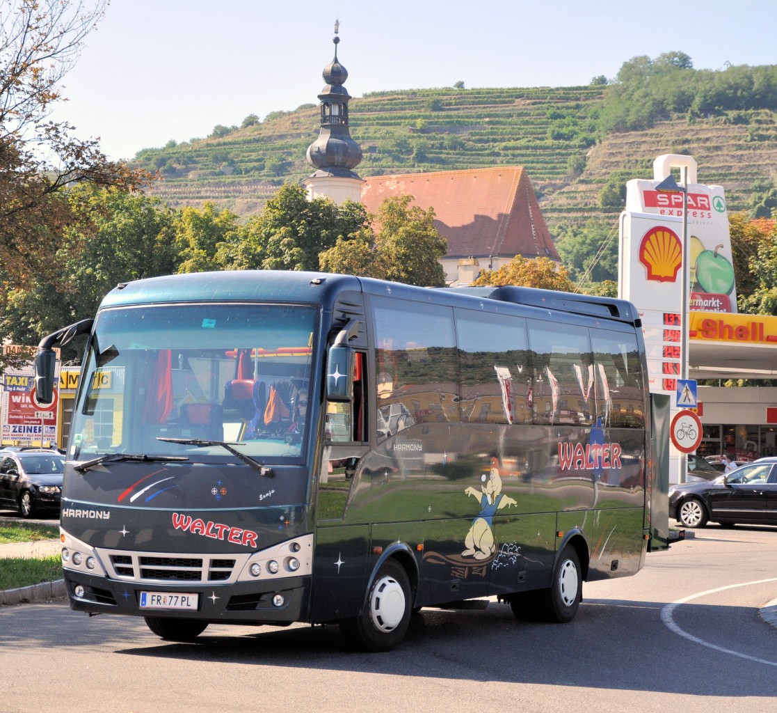 ISUZU  Harmony  Kleinbus von WALTER Reisen aus �sterreich im September 2013 in Krems unterwegs.