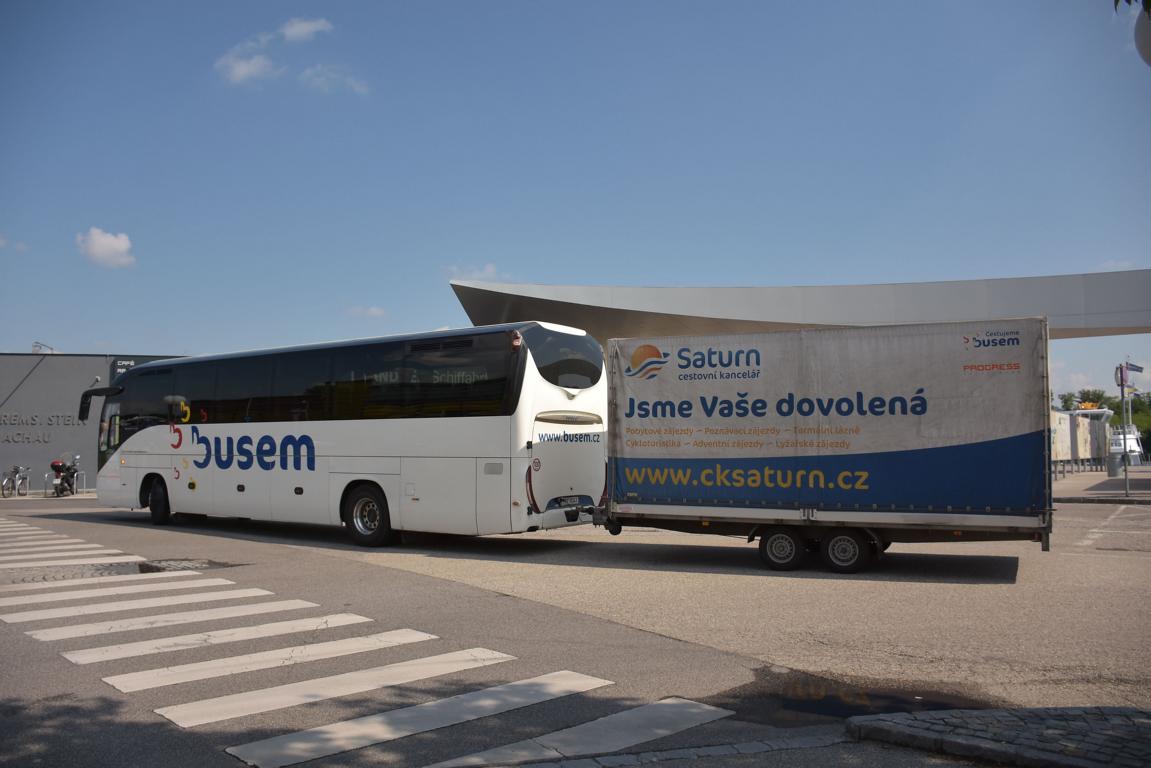 IVECO Irisbus Magelys mit Radanh�nger von Busem Reisen aus der CZ im Mai 2019 in Krems.