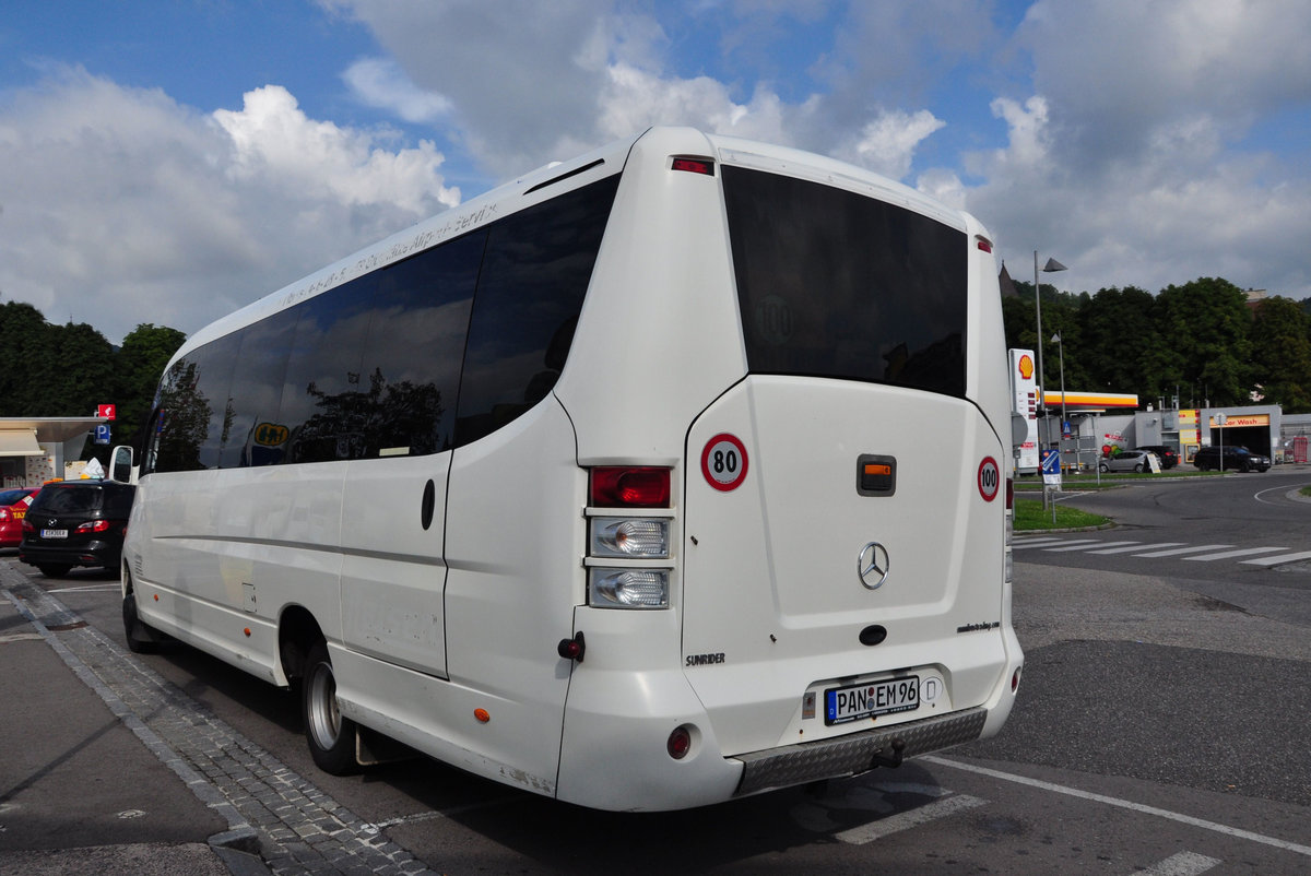 Kleinbus Mercedes Sunrider vom Busunternehmer M�ckenhausen aus der BRD in Krems gesehen.