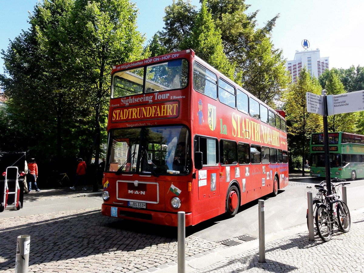 MAN Bus f�r die Stadtrundfahrten in Leipzig beim Hauptbahnhof Ende Juli 2015 gesehen.