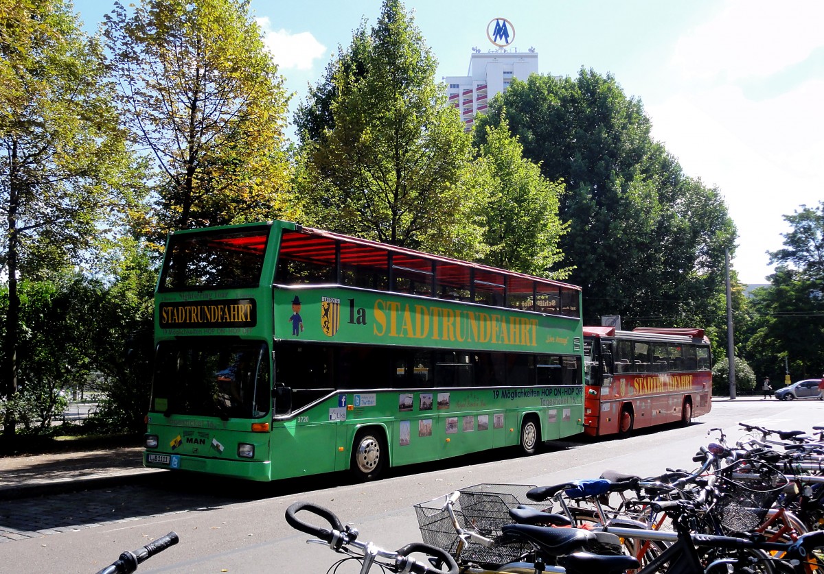 MAN Bus f�r die Stadtrundfahrten in Leipzig beim Hauptbahnhof Ende Juli 2015 gesehen.
