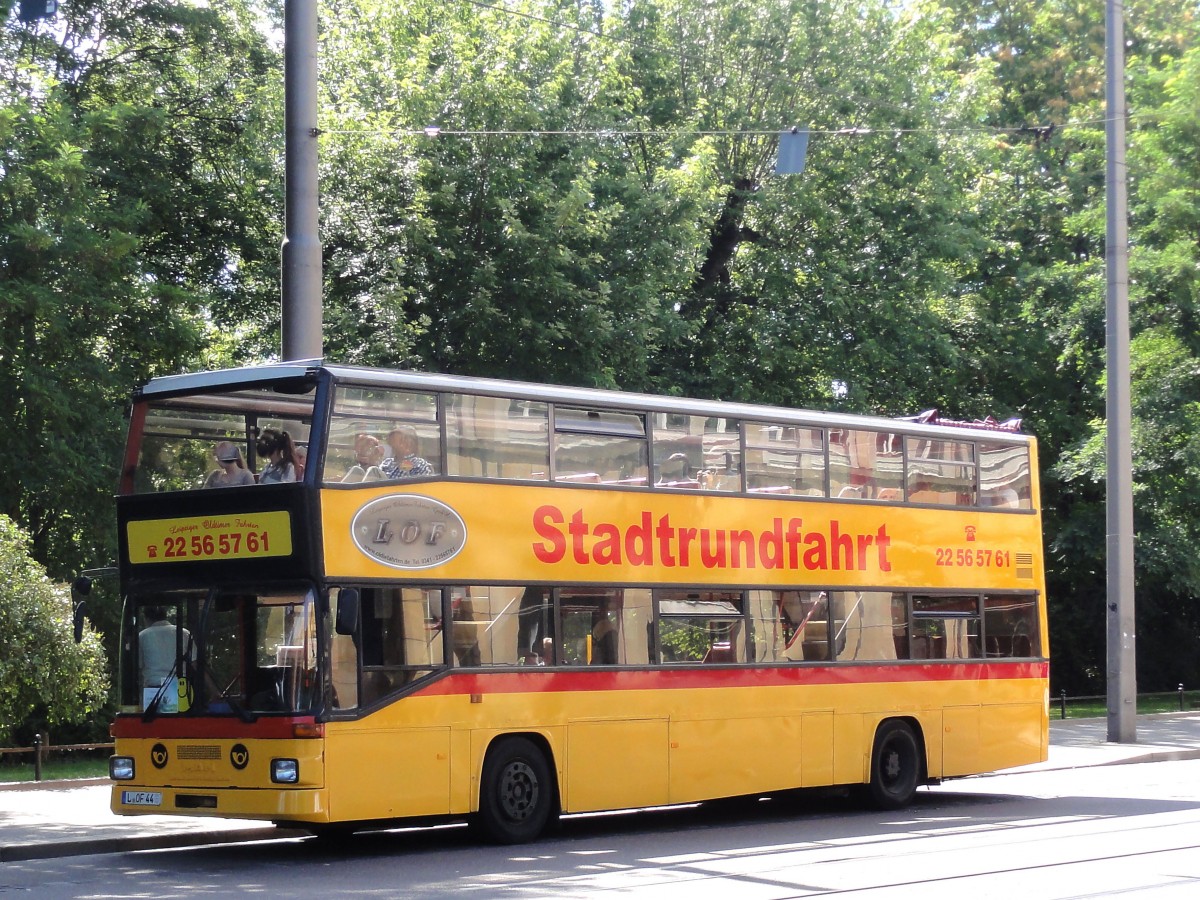 MAN Bus f�r die Stadtrundfahrten in Leipzig beim Hauptbahnhof Ende Juli 2015 gesehen.