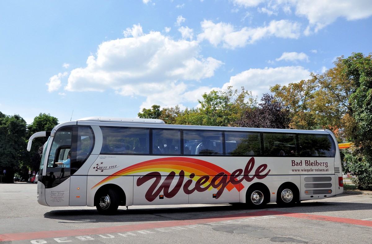 MAN LION`s COACH von Busreisen WIEGELE / �sterreich im Juli 2013 in Krems gesehen.