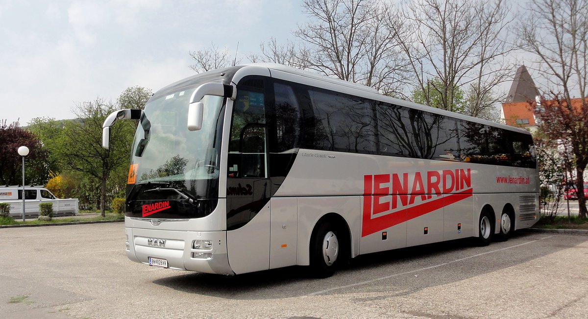 MAN Lions Coach Euro6 von Lenardin aus �sterreich in Krems.