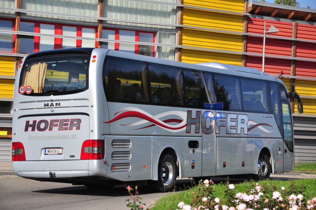 MAN Lions Coach von HOFER Reisen aus �sterreich am 28.9.2014 in Krems.