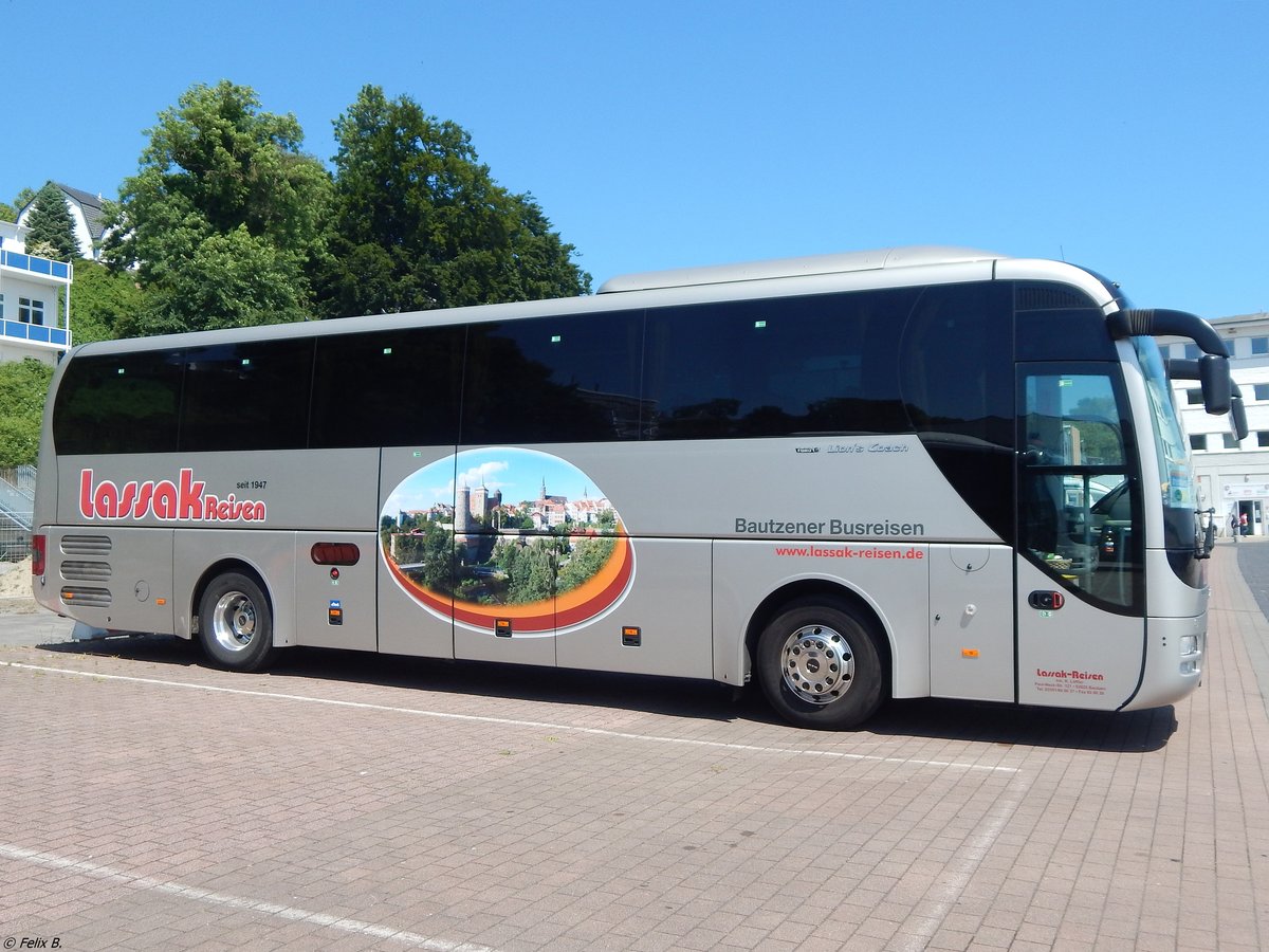 MAN Lion's Coach von Lassak-Reisen aus Deutschland im Stadthafen Sassnitz. 